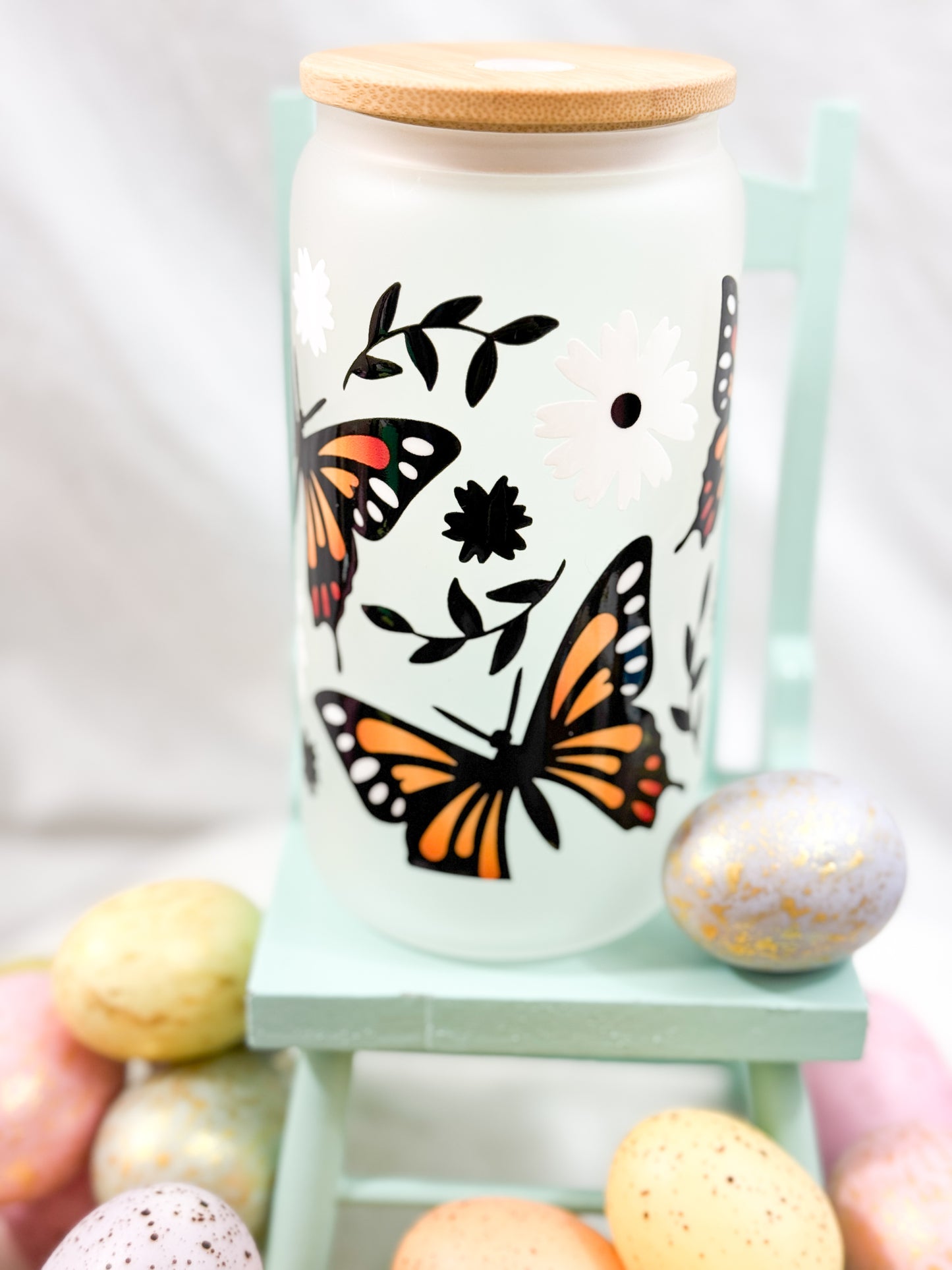 Monarch Butterflies & Daisies Glass Tumbler - 16oz