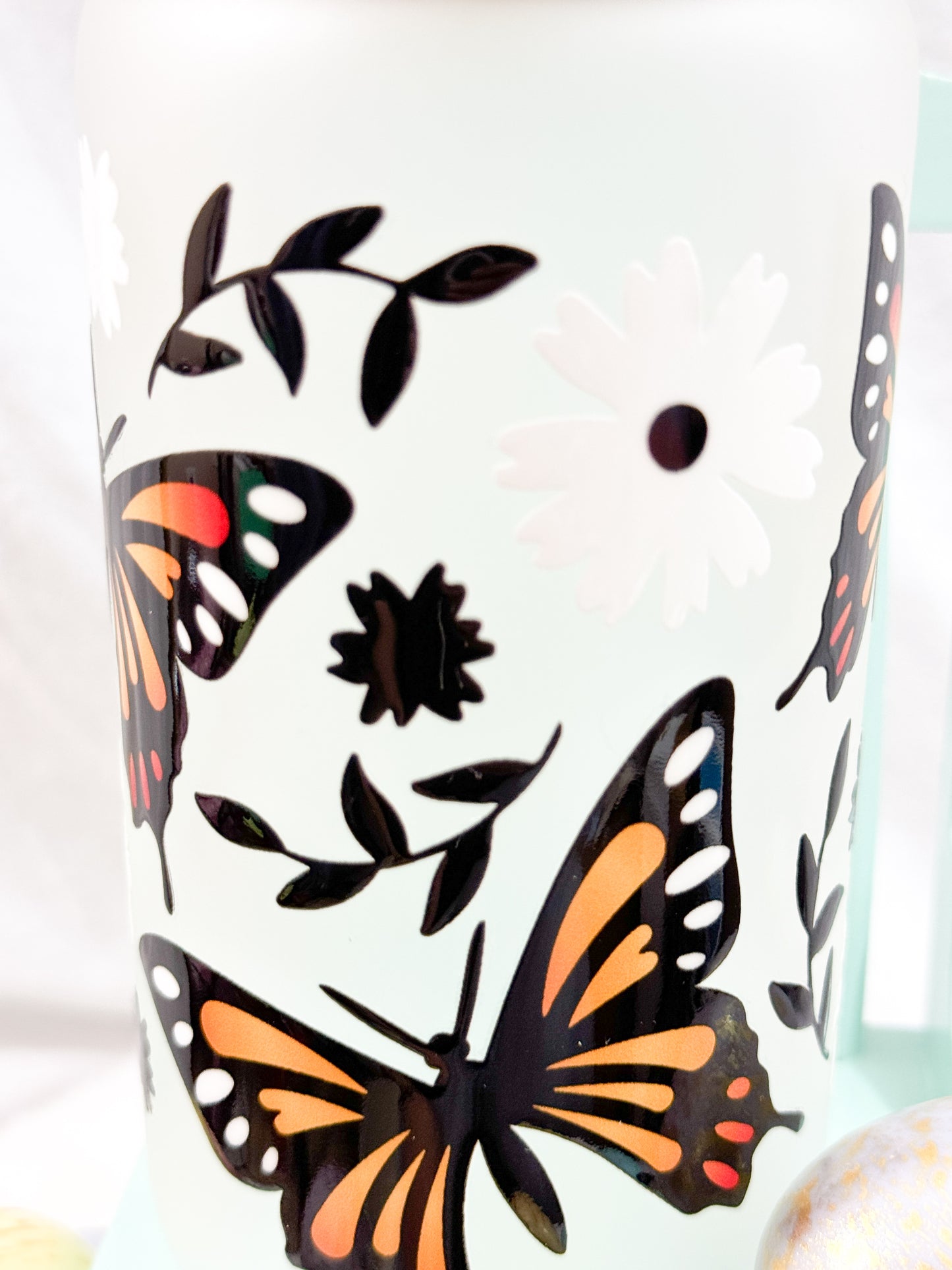 Monarch Butterflies & Daisies Glass Tumbler - 16oz